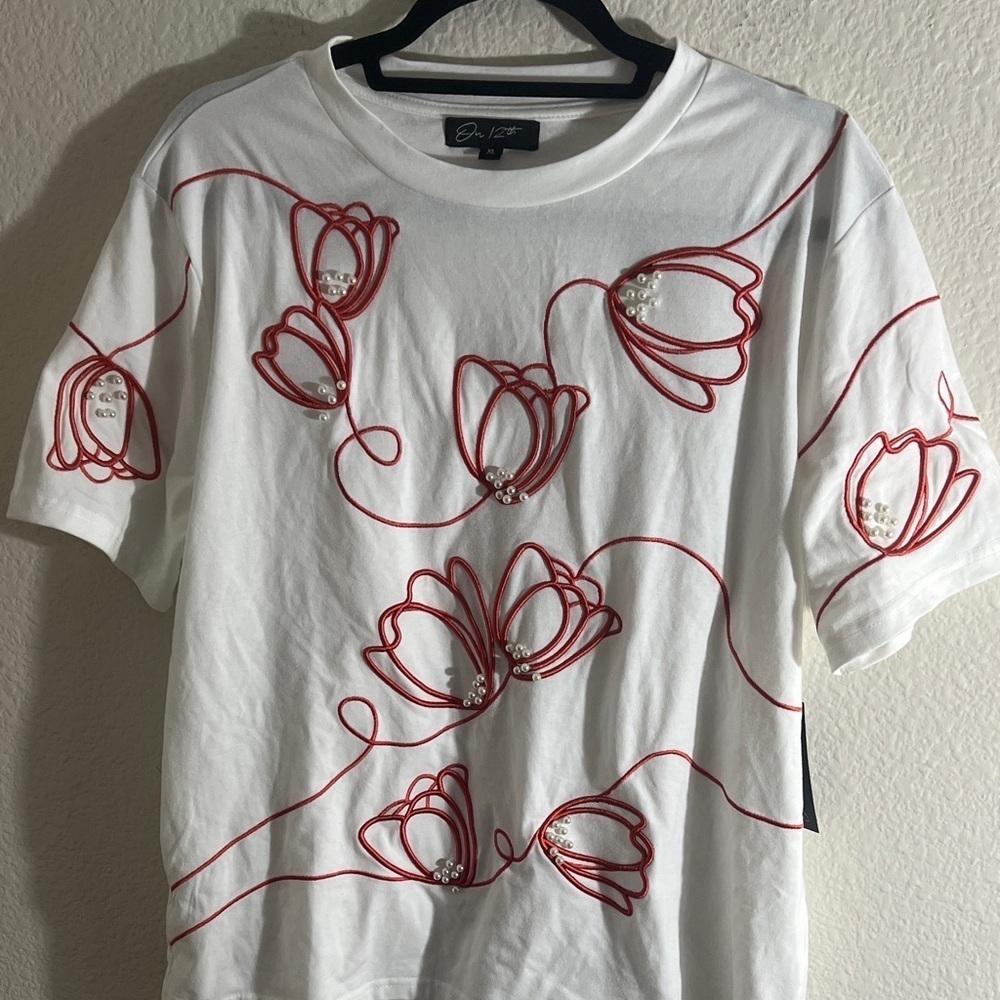 Size XL NWT women’s White T-Shirt with Red Floral Embroidery and pearls